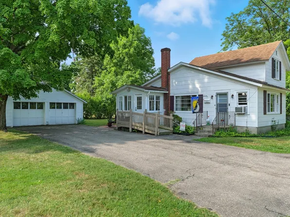 210 Drew St, Paw Paw, MI 49079