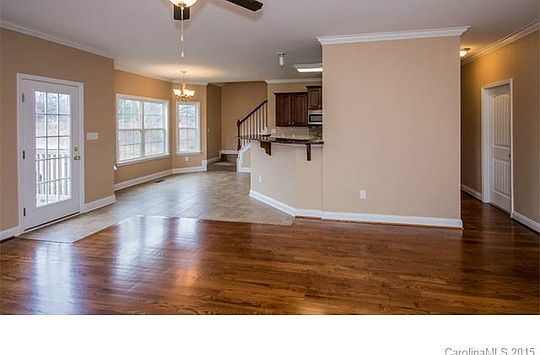 4th image of 181 Wheatfield Dr