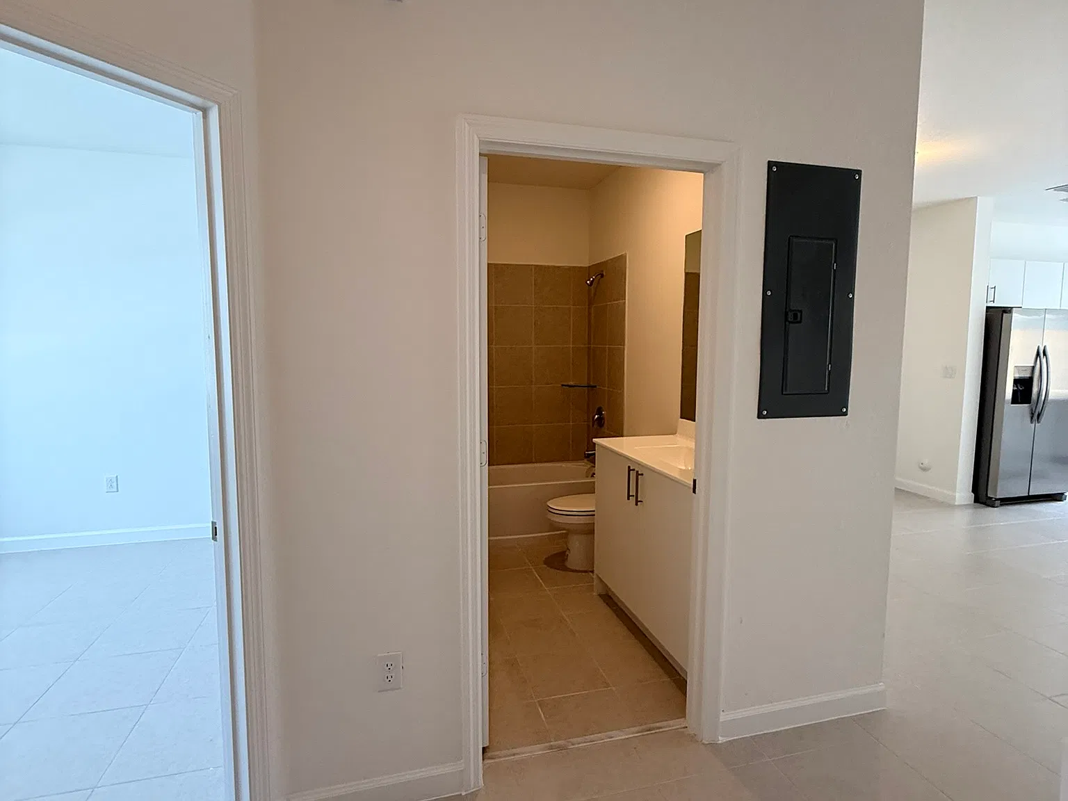 3 bed, $2,580 — Photo 3