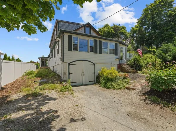 99 Summit Rd, Portsmouth, RI 02871