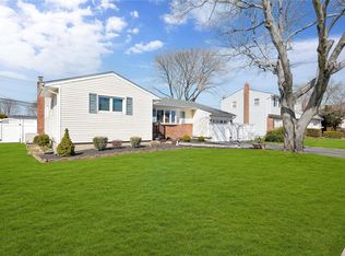 21 Daniel Dr, South Farmingdale, NY 11735