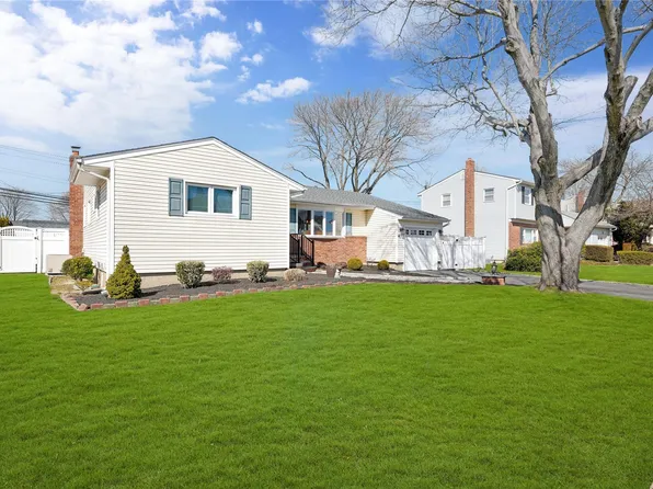 21 Daniel Drive, Farmingdale, NY 11735