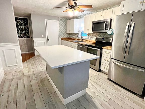 3rd image of 196 Bedford St #2