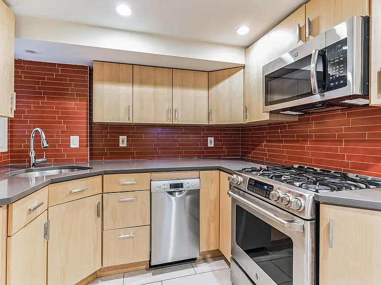 1715 Moravian St — Photo 9