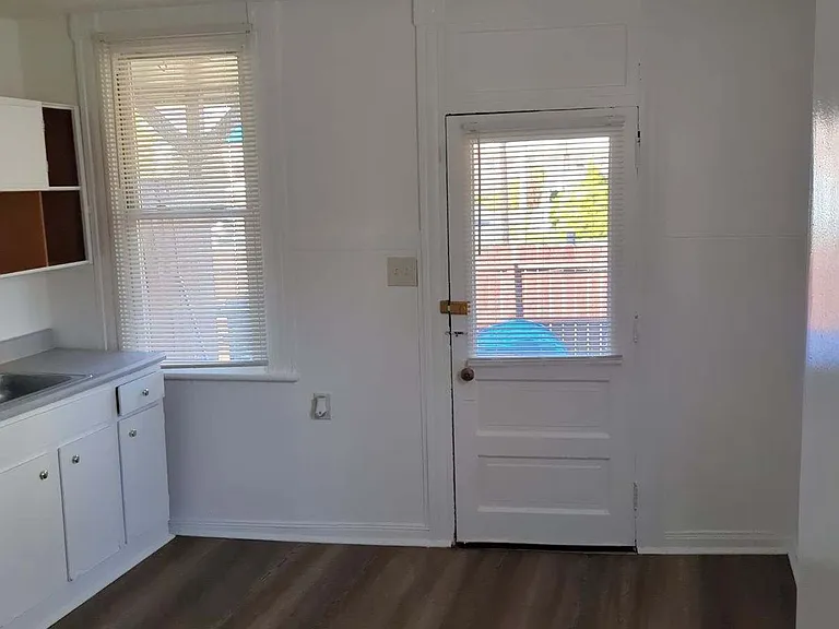 775 Lucas Pl — Photo 3