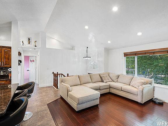 2nd image of 4427 S Cherry Hollow Cir