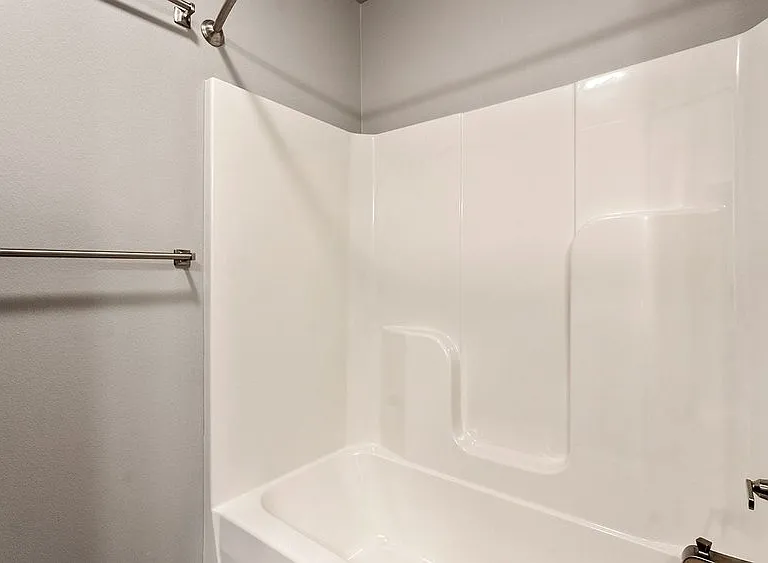 6005 Hoover St — Photo 15
