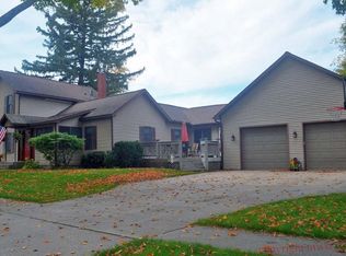 224 E 3rd St, Pentwater, MI 49449