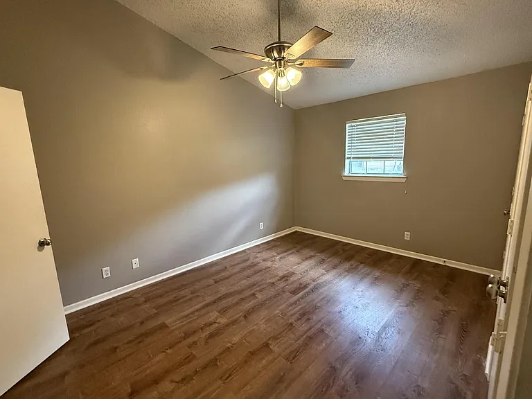 3007 Monroe St — Photo 3