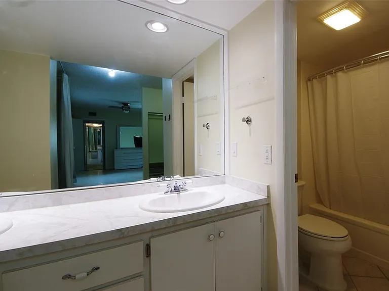 1700 Embassy Dr #504 — Photo 4
