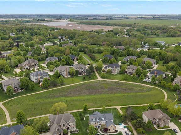 4th image of 430 Alberosky Way