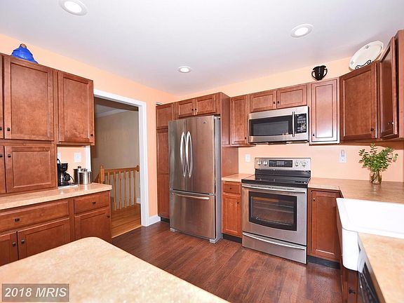 Wow! Look at this recently replaced kitchen!