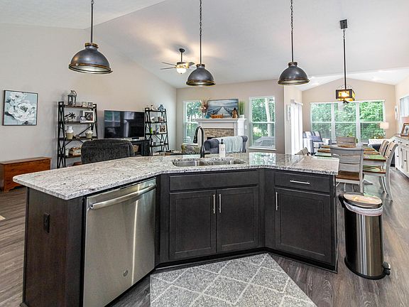 5th image of 822 Maketewah Dr