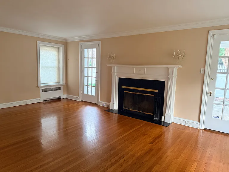 1356 Arbordale Rd — Photo 3