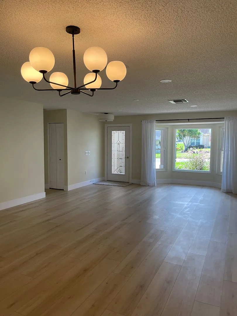 Lovely home in gated, 55+ community — Photo 2