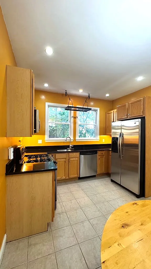 3 bed, $3,800 — Photo 3