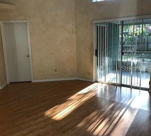 3rd image of 1003 Neville Ln