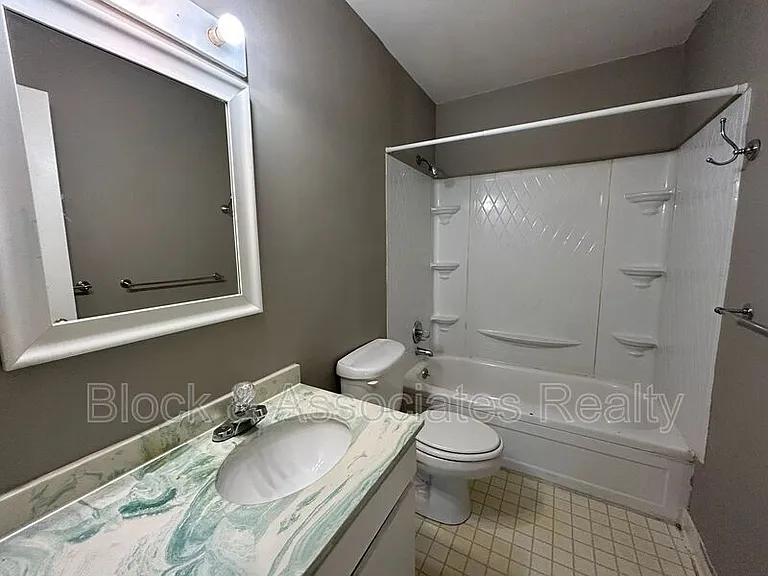 640A Rugby Row — Photo 9