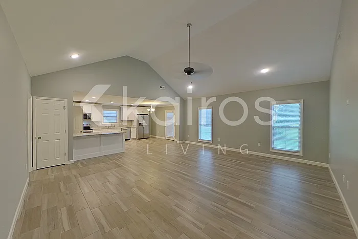 162 Eastwood Ln — Photo 2