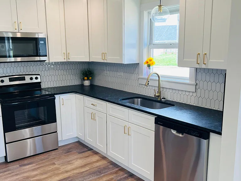 1110 Mechanics Way — Photo 3