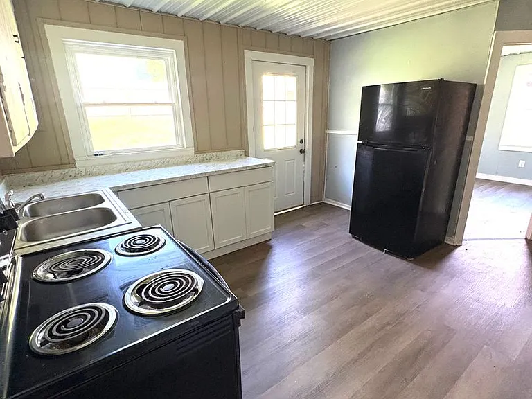 207 Frazier Ave — Photo 4
