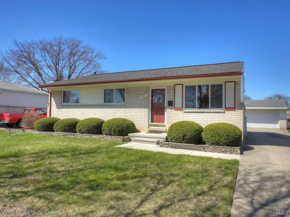 2315 Garry Dr, Troy, MI 48083