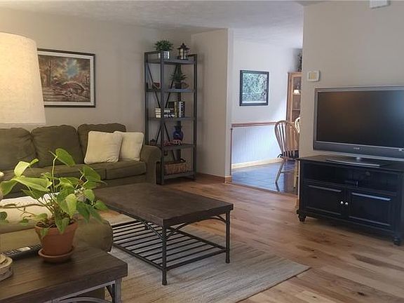 3rd image of 185 Pinehurst Dr