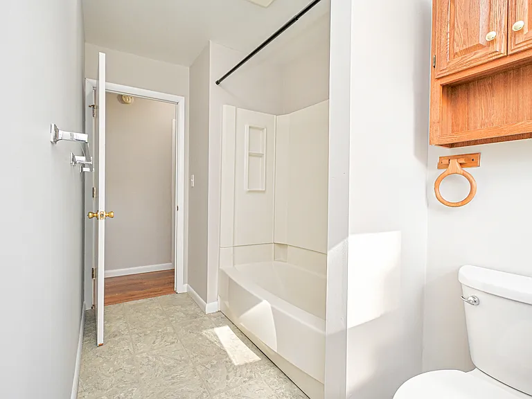 647 Bellaire Ct — Photo 23