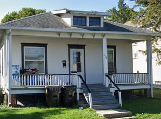 711 W Ringold St, Freeport, IL 61032