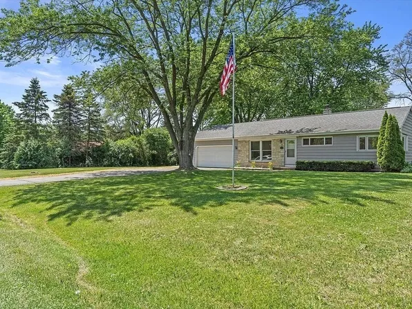 3925 N 144th St, Brookfield, WI 53005