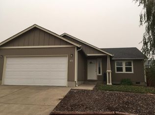 872 Callahan Dr, Roseburg, OR
