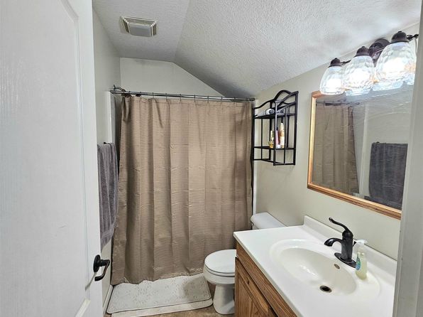 608 3rd St, Durant, IA 52747