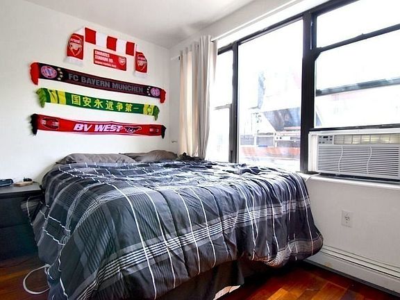 3rd image of 134 Allen St #10