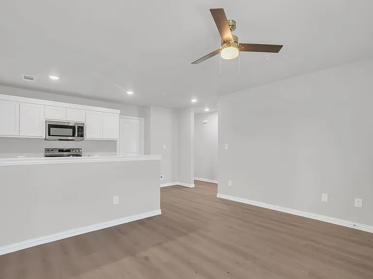 3001 Grey Wolf Cir #121 — Photo 6