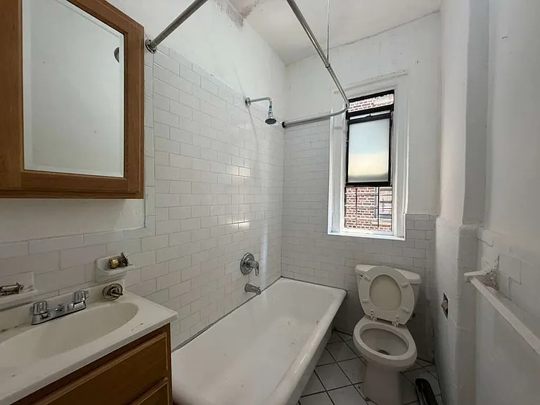 2387 Morris Ave #B4 — Photo 5