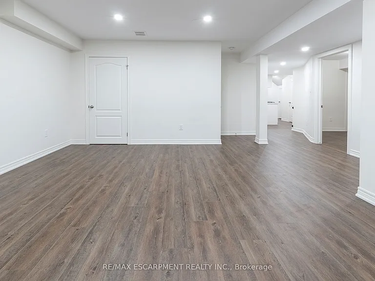 22 Whithorn Cres #LOWER — Photo 10
