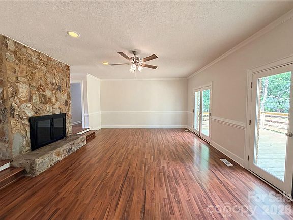 4th image of 6024 Dovefield Rd