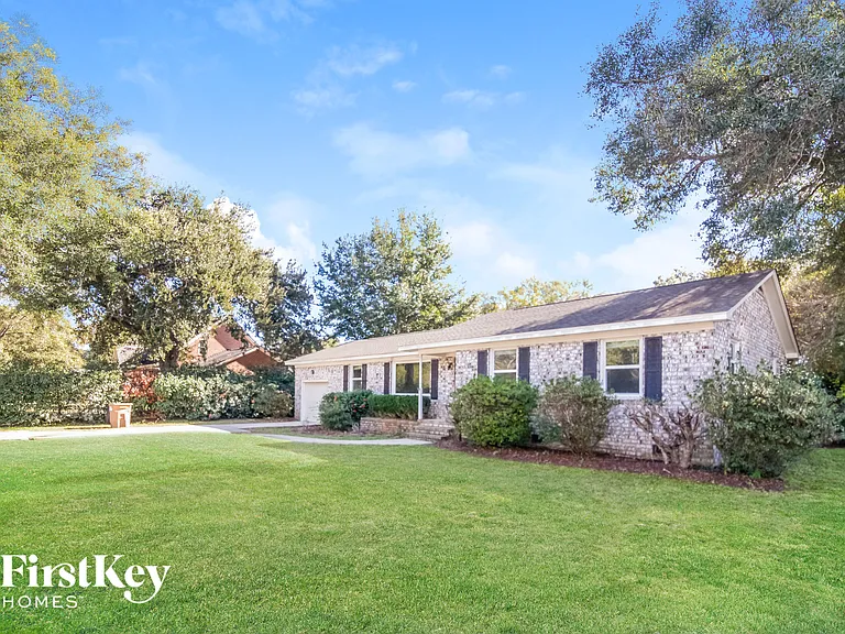 729 Harbor View Rd — Photo 2