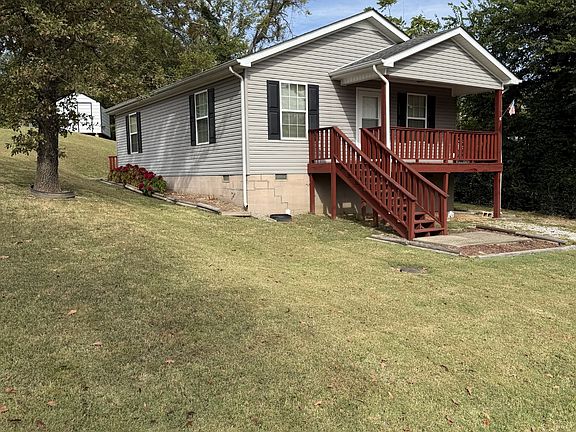 2nd image of 116 Davis St S
