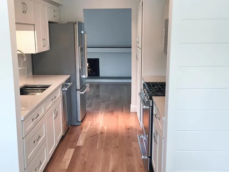 2076 Parmenter Blvd — Photo 3