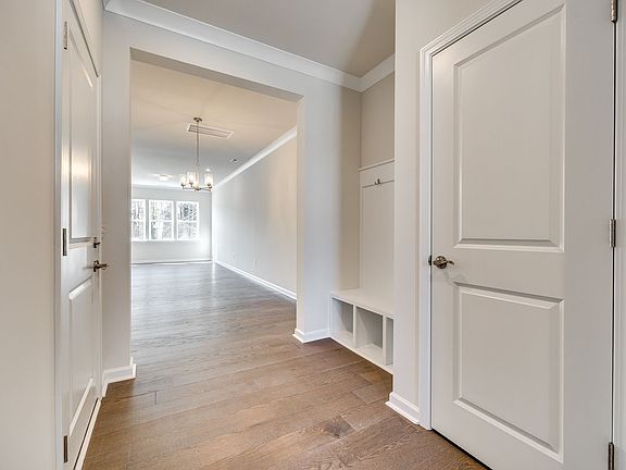 4th image of 229 Brooks Springs Dr