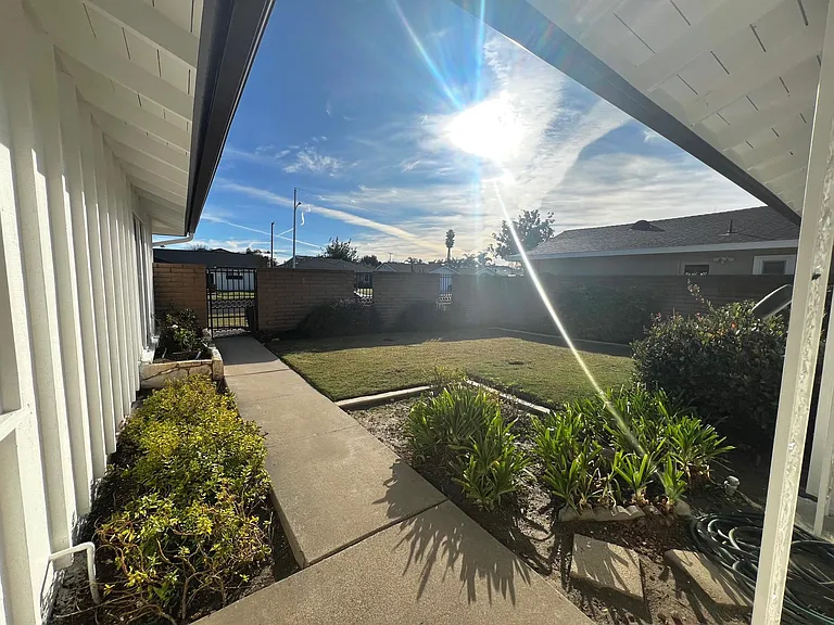 18371 Tamarind St — Photo 5