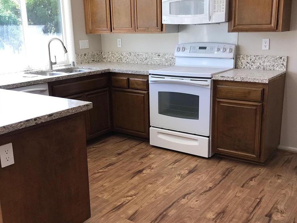 2nd image of 330 Calle Portilla