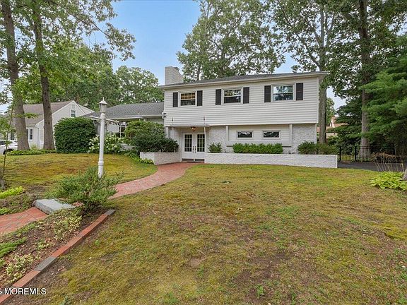3rd image of 627 S Riverside Drive