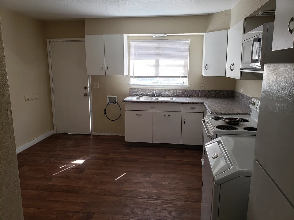 205 George Pl #207