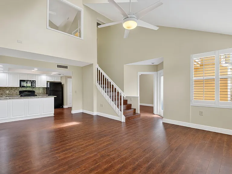 204 Andover Ct — Photo 7