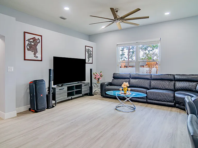 868 Huntington St NE — Photo 10