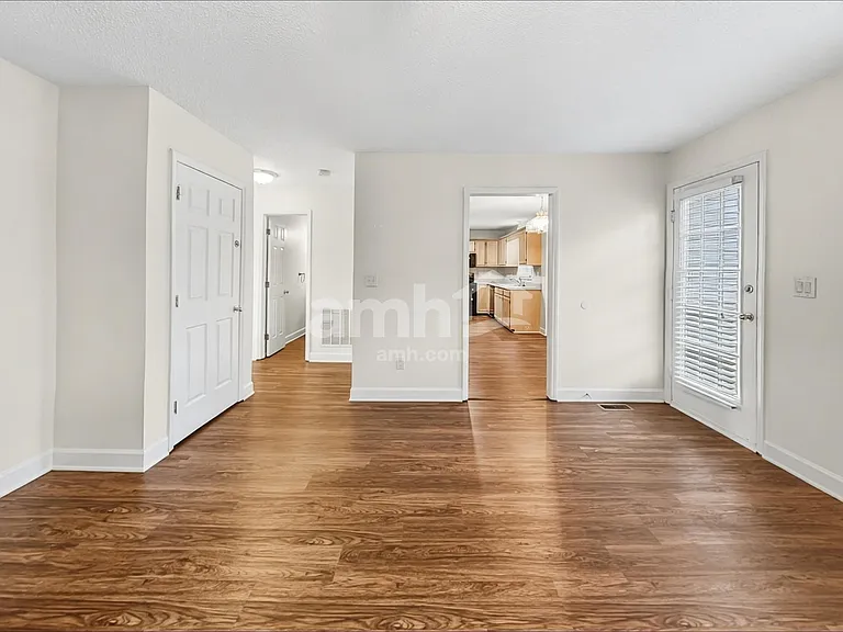 946 George Place Dr — Photo 8