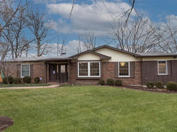 359 Windsor Spring Dr, Saint Louis, MO 63122