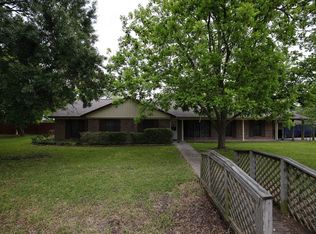 525 S 7th St, La Porte, TX 77571